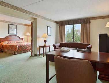 La Quinta Inn & Suites By Wyndham Мурсвілл Номер фото
